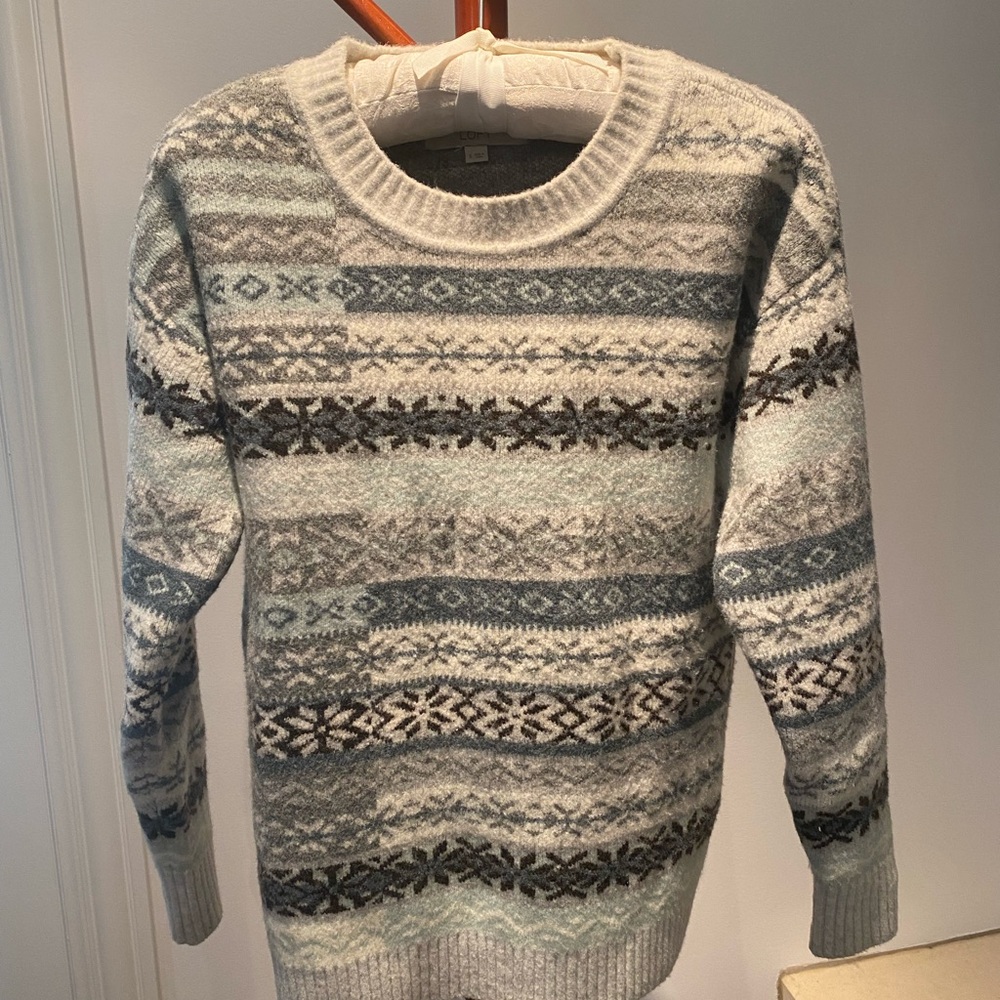 Crewneck Fair Isle Sweater - Light Gray & Blue